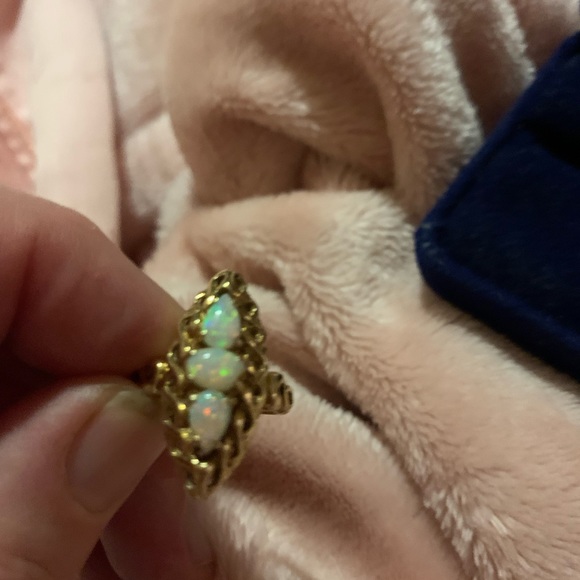 14k Vintage OPAL Ring ( Estate).This ring is from the early 80’s Super triple 🌈 - Picture 5 of 5